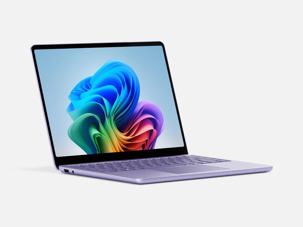 Surface Laptop 13 inci 1st Edition, sudut depan kiri. Sumber: Microsoft.