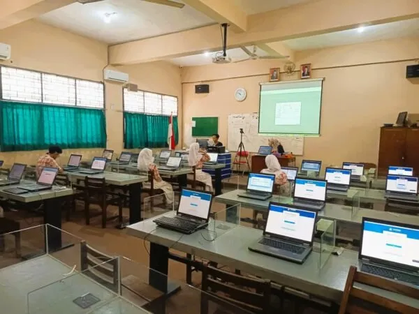 Laboratorium komputer SMA Negeri 2 Semarang
